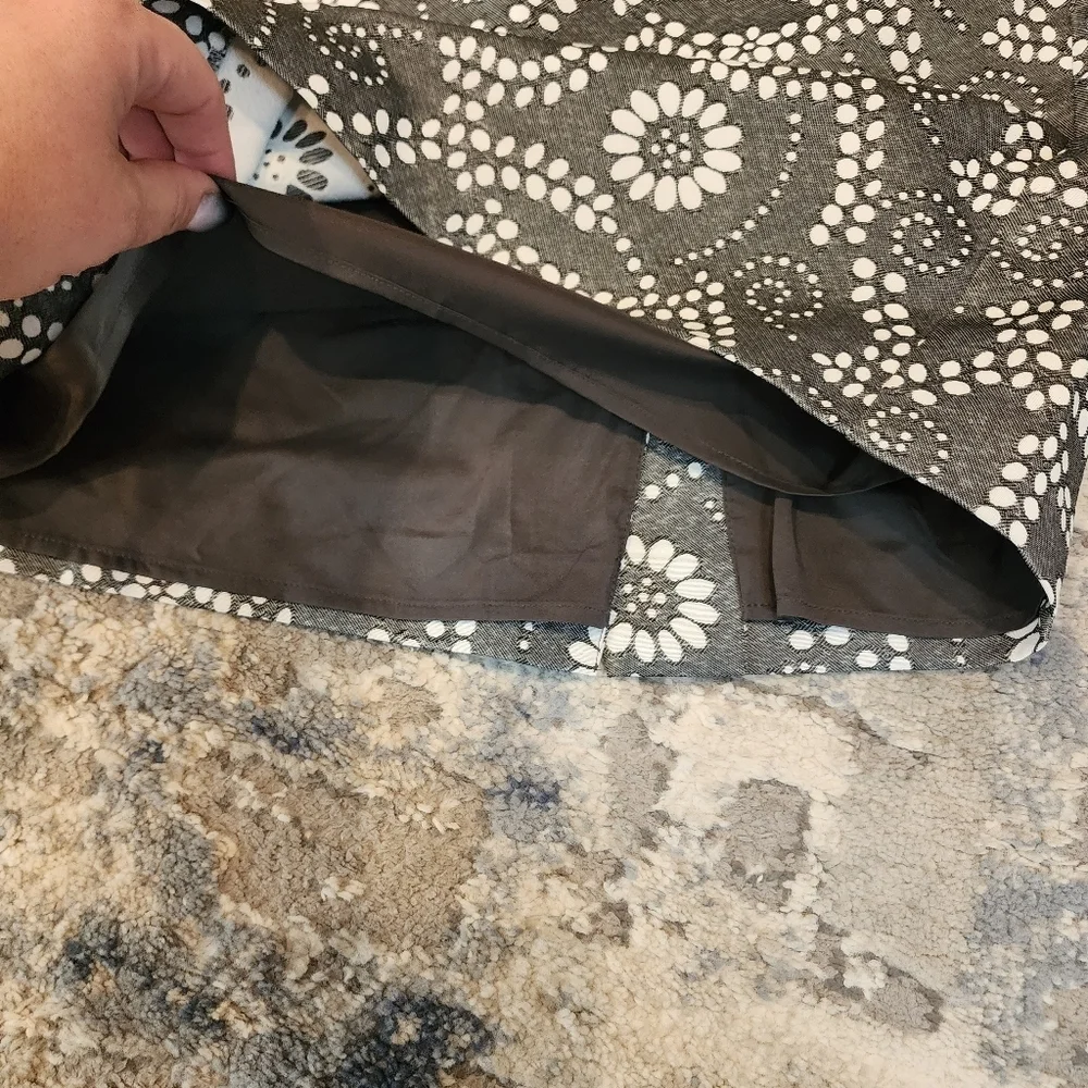 Banana Republic grey floral pencil skirt. Women's‎ size 6